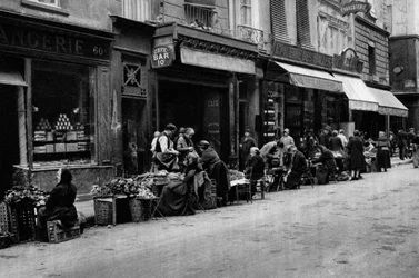 Vendedores de vegetais no bairro do Mercado Central, Paris, 1931.