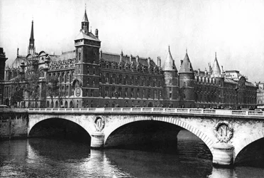 Vista dos Tribunais de Justiça e da Pont Neuf do Rio Sena, Paris, 1931.