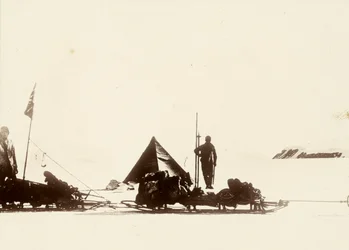 O ponto mais a sul: latitude 85° 17’ sul, Expedição Antártica Nacional. Do álbum de Sir Ernest Henry Shackleton intitulado «Expedição Antártica Nacional (1901-1903)»