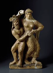 Antiguidade etrusca: «Sátiro e ménade dançante». Escultura de terracota proveniente de um templo de Mater Matuta em Satricum. 480 a.C. Dimensões: 59 cm. Roma, Museo Nazionale di Villa Giulia