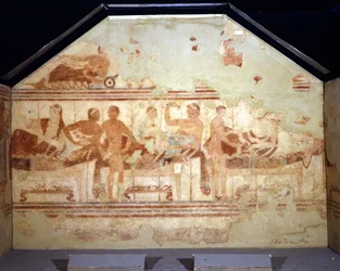 Cena do banquete. Fresco na parede da tumba etrusca chamada "tumba do barco" (della nave). Tarquinia 470-400 a.C.