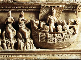 Civilização etrusca, urna de alabastro, detalhe de relevo retratando Odisseu e Sereias
