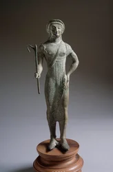 Civilização etrusca: “” figura do oferente ”” escultura em bronze, 480 aC, Dim 27 cm de Isola di Fano, Itália