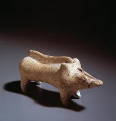 Unguentário de cerâmica em forma de porco, 580-560 a.C.