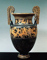 Cerâmica de figuras vermelhas, krater do sótão com cenas de caça e luta entre Centauros, da necrópole etrusca em Spina, região de Emilia Romagna, Itália