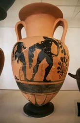 Vaso etrusco de figuras negras, do sítio arqueológico de Roselle, Toscana, Itália