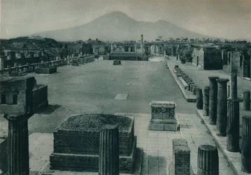 Vista do fórum com o Monte Vesúvio à distância, Pompéia, Itália, 1927