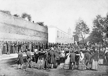 Recriação do Massacre de 62 reféns na Rue Haxo, Belleville, Paris, 1871
