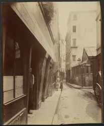 Na esquina da Rue de Venise, no n.º 14 (4.º)