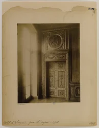 Porta esculpida, interior, Hotel Lauzun