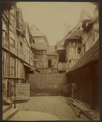 Ruão, pátio na Rue Martainville