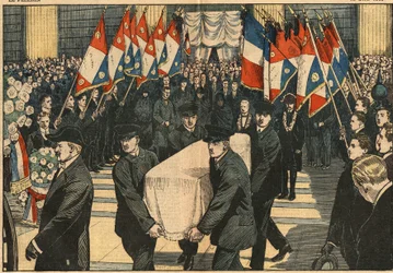 Os obseques de Maurice Ridart, mortos por policiais na igreja de La Madeleine, em Paris. As bandeiras dos Jovens Patriotas saúdam o seu caixão. Ilustração de Damblans. No "Le Pelerin" de 18 de Abril...