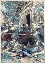 O padre francês Berthollet (1865-1898), sacerdote das Missões Estrangeiras, foi assassinado pelos guardas nacionais chineses perto da cidade de Yun Ngan Cheou (Yun-Ngan-Cheou) a 21 de Abril de 1898. Ilustração de Damblans em "Le Pelerin" de 10 de julho