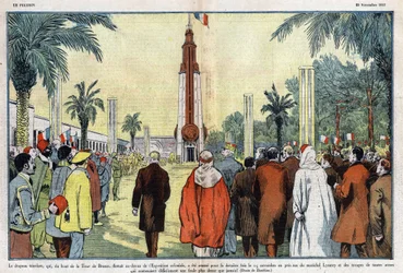 a bandeira tricolor, que flutuou do topo da Torre de Bronze acima da Exposição Colonial, foi trazida pela última vez em 15 de novembro