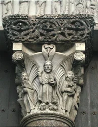 Capital da coluna com a Bênção de Cristo do Portal Oeste da fachada, 1840-61