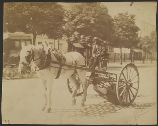 [Varredora puxada a cavalo].