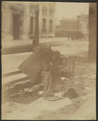 [Vagrant sentado]