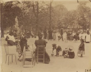 Mulheres e crianças nos jardins de Luxemburgo