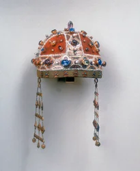Coroa de Costanza, alojada na Capela de Tesoro, Catedral de Palermo (metal, esmalte, pérolas e jóias)