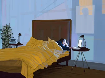Michelle com computador portátil na cama e sombra da ponte de Manhattan
