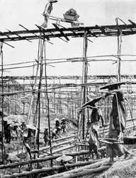Métodos primitivos no distrito de estanho mais rico do mundo, Taiping, China, 1936.