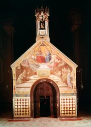 Exterior da capela Porziuncola com um afresco mostrando São Francisco recebendo o Perdão de Assis (por Friedrich Overbeck), 1829; Interior de Santa Maria degli Angeli (reconstruído por Luigi