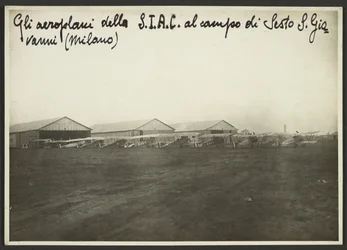Os aviões da S.I.A.C. no campo de Sesto S. Giovanni (Milão)