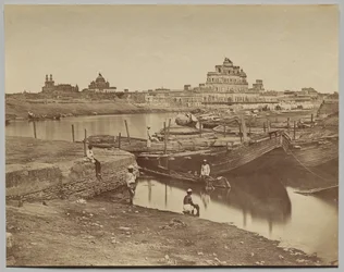 Ponte dos Barcos sobre o Rio Gumti perto do Chattar Manzil e Fusseed Bakah ou Palácio Antigo