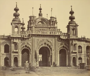 Um portal que leva ao Palácio Kaiserbagh