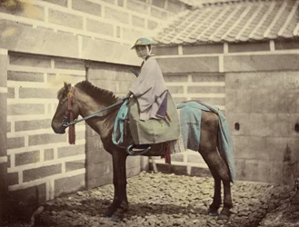 [Um oficial japonês a cavalo]