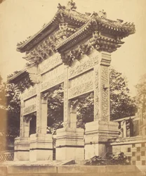 Arco no Templo Lama, perto de Pequim, outubro de 1860