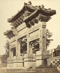 Arco no Templo Lama perto de Pequim