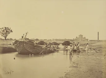 Ponte de barcos abaixo do Martinière College no rio Gomti