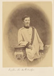 Capitão O Honorável Mostyn