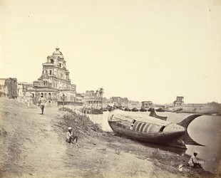 Palácio Chutter Manzil, com o Barco do Rei em Forma de Peixe no Rio Gomti