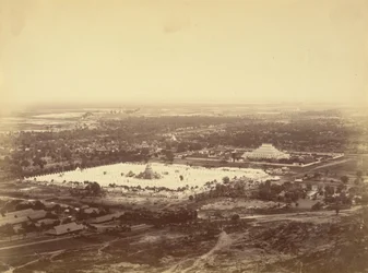 Vista geral de Mandalay da colina de Mandalay mostrando os 450 pagodes e o pagode incomparável