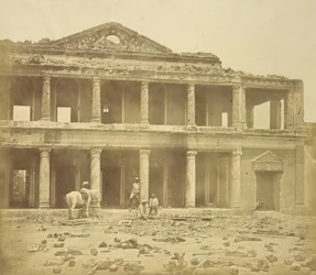 Interior do Secundrabagh após o massacre de 2.000 rebeldes pelo 93º Highlanders e o 4t
