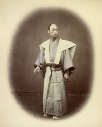 Yakonin japonês em traje de cerimónia