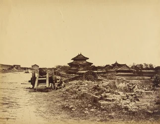 Topo da muralha de Pekin mostrando as armas chinesas apontadas contra as nossas baterias, 14 de outubro de 1860