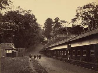 Vista a partir do sopé da colina que conduz ao palácio de Satsuma