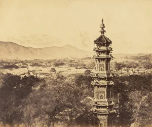 Vista do Palácio de verão. Pagode Yuan Ming Yuan. Antes do incêndio, Pequim, 18 de outubro de 1860