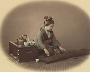 Mulher com jogo de chá tocando Koto, ca. 1860.