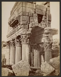 Pormenor dos capitéis do pronaos de Baalbek