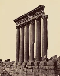 Grandes colunas do Templo do Sol (Balbek)