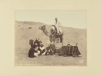 Paragem de condutores de camelos no deserto