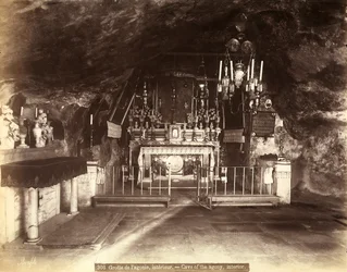 Interior da Gruta da Agonia, ou Basílica da Agonia, atualmente chamada Igreja de Todas as Nações, em Jerusalém. Segundo a tradição, Jesus passou aqui os seus últimos momentos antes de ser preso