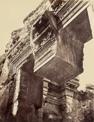 Porta do Templo de Júpiter (Pedra Caída) - (Balbek)