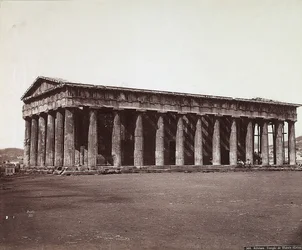 O Templo de Theseus na Acrópole de Atenas