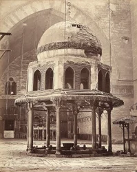 A fonte da ablução, na Mesquita do Sultão Hassan, no Cairo, Egito