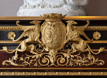 Detalhe de um móvel decora o brasão da família Brignole Sale de ebenist Guillaume Grohe (1808-1885) após um desenho de Felix Duban (1798-1870). Apartamentos de Maria Brignole Sale De Ferrari, Duquesa de Galliera (1811-1888), a mobília